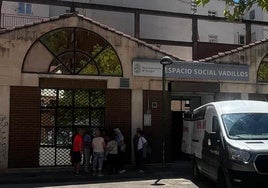 El centro de Vadillos donde los mayores jugarán a las cartas ya cuenta con mobiliario.