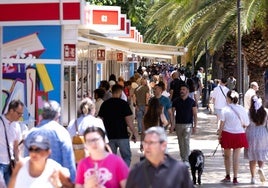 El Paseo del Parque durante la mañana de ayer domingo, último día de la Feria del Libro tras doce jornadas intensas de ventas y visitas.