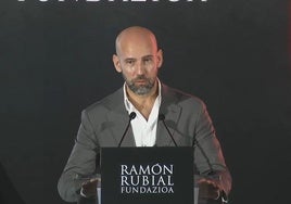 Gonzalo Miró defiende el euskera en Bilbao: «Para que no penséis que en Madrid somos todos igual de catetos»