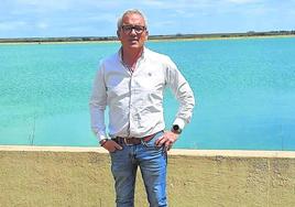 José Luis Antón, junto a la balsa de Tierra de Campos.