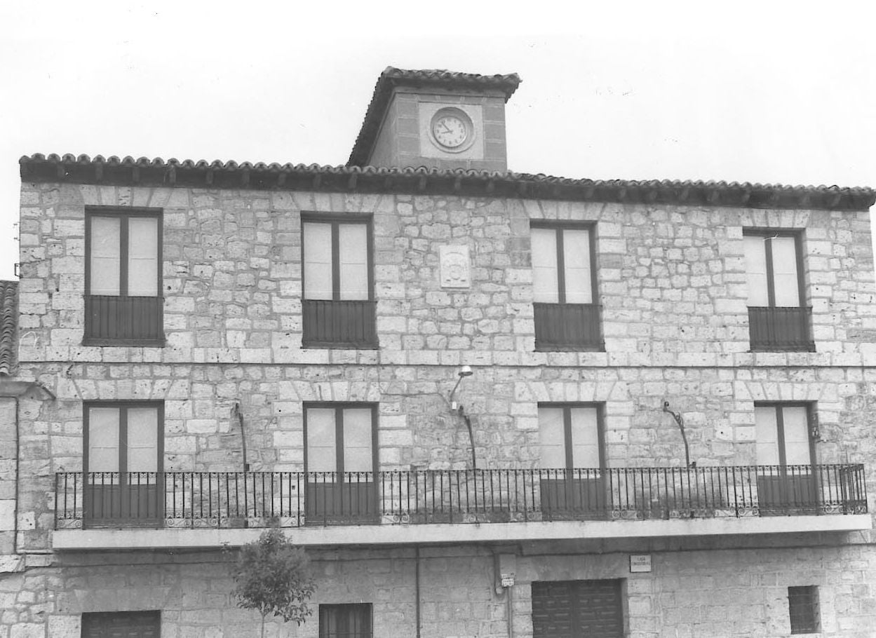 Fachada del Ayuntamiento. 1 de diciembre de 1987.
