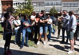 Participantes en la visita guiada.