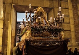 La lluvia impide el recorrido del vía crucis de la Flagelación
