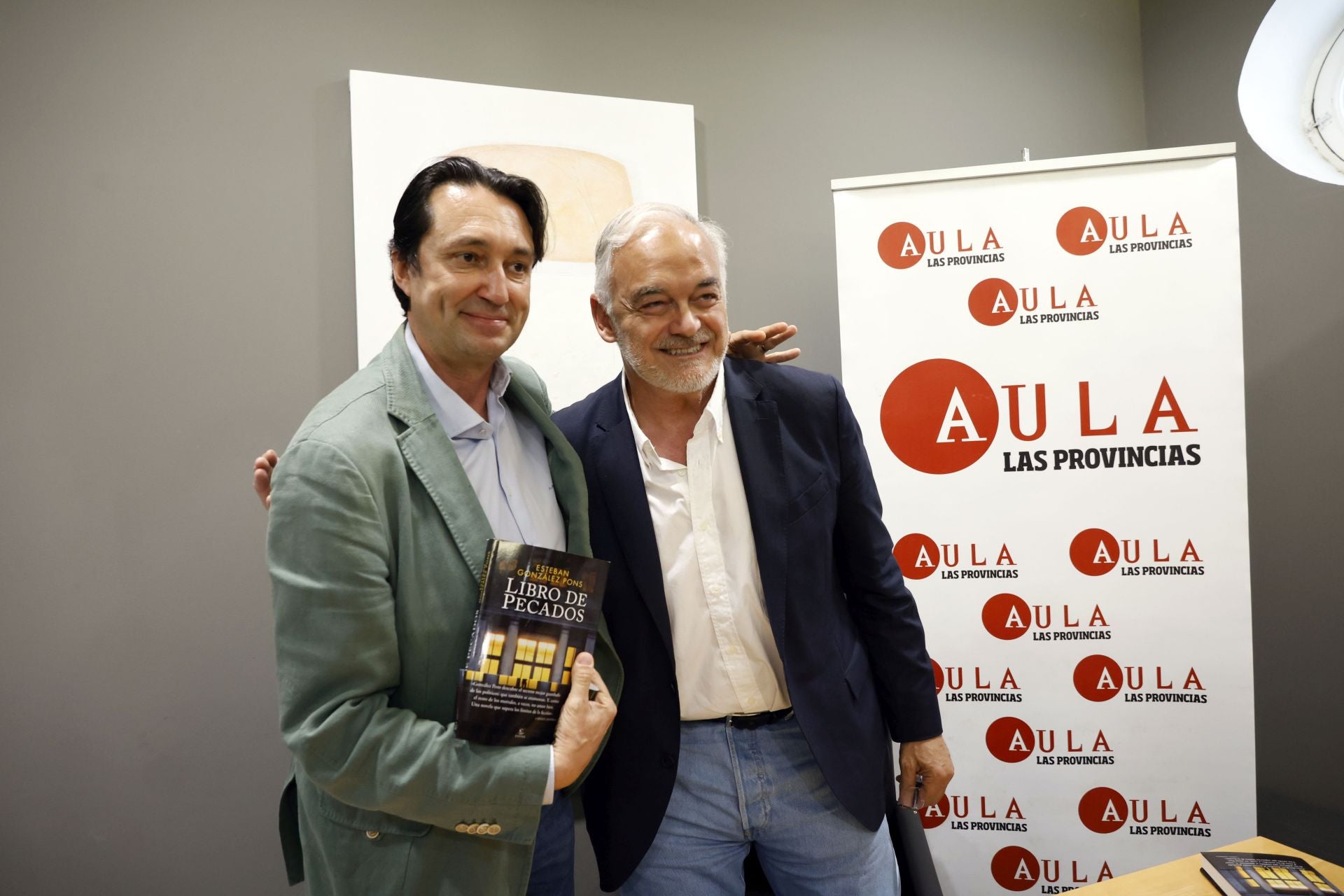 FOTOS | Esteban González Pons presenta su novela en Aula LAS PROVINCIAS