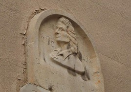 Detalle de uno de los edificios de la calle que buscamos este lunes.