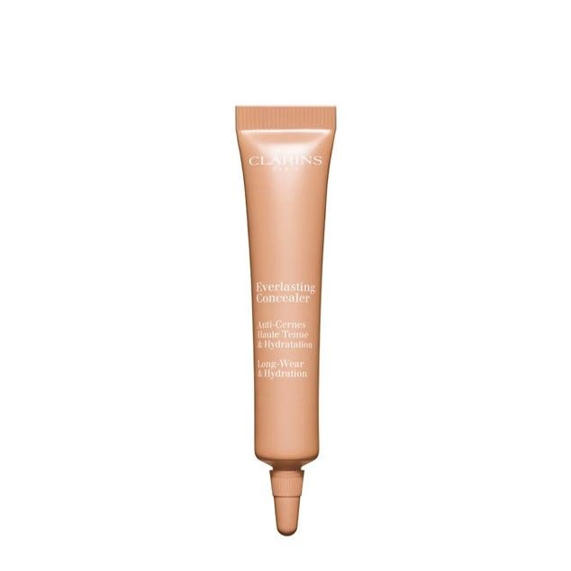 Compra aquí . ¿El resultado? Una mirada con 8 horas de sueño. Enriquecido con extractos de plantas vegetales, este corrector de Clarins oculta las ojeras, atenúa las bolsas, ilumina la mirada y se fusiona con la piel gracias a su textura ultraligera. ¿Lo mejor? Es apto para las pieles más sensibles.