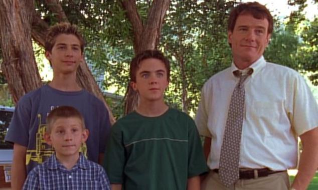 Siete temporadas y 151 episodios para esta comedia estrenada en el año 2000 y que sigue los pasos de una familia disfuncional en la que el adolescente que da nombre a la serie es el protagonista. Mucho más inteligente que su familia, Malcolm debe afrontar el día a día con su autoritaria madre, su inmaduro padre, un hermano problemático, otro que es un matón de colegio y un tercero, musicalmente talentoso. Una exitosa comedia que por fin podemos ver en nuestro país y que para muchos es el reverso bueno y gracioso de Breaking Bad, la serie que dio a conocer mundialmente a Bryan Cranston, su protagonista. 