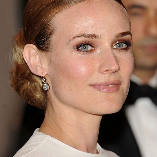 Lápices de ojos metalizados, la tendencia de maquillaje que rejuvenece a la mirada a partir de los 40