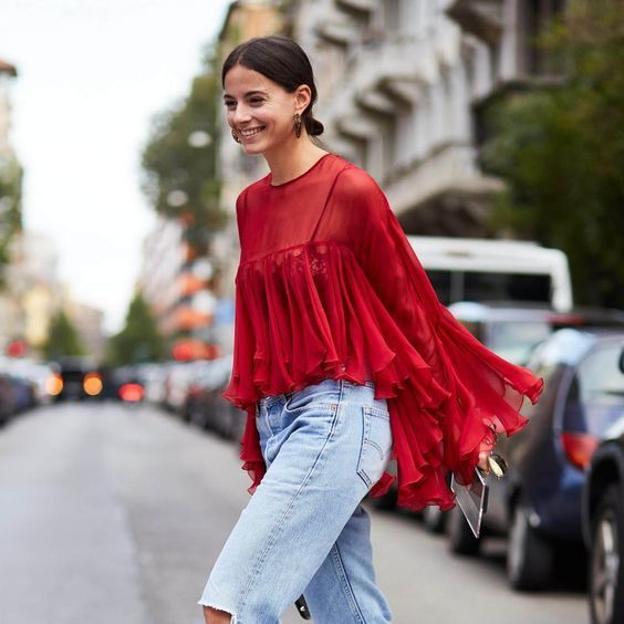 Apúntate a la moda de las blusas de gasa vaporosas que quedan super elegantes en tus looks