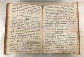 Manuscrito Caules editado por Barcino y dama menorquina del S.XVIII.