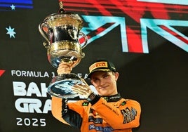 Oscar Piastri celebra su victoria en el GP de Baréin.