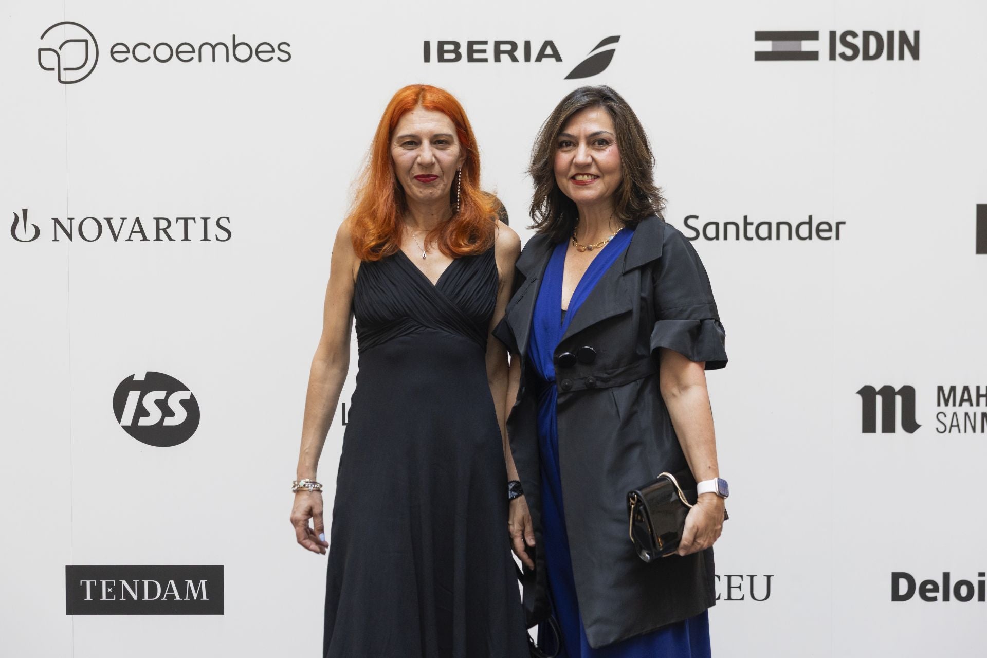 Michela Romani, del departamento de Comunicación Externa, y Patricia Colino, directora de Comunicación y Relaciones Institucionales de Santander  España