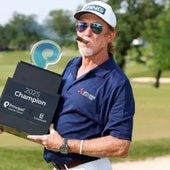 Jiménez poses with the trophy and his trademark cigar.